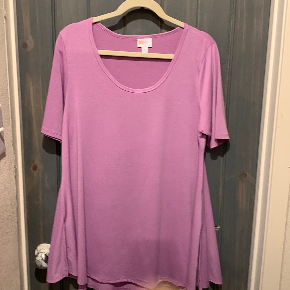 LuLa Roe short sleeve top